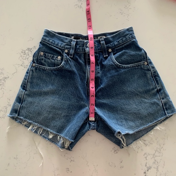 Vintage Levi’s Denim Shorts - Size 23/24 - Picture 6 of 9